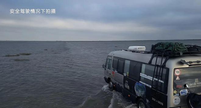 英！他带3岁女儿房车闯122国冰岛遇险看哭全网j9九游会俱乐部登录入口从破产退学到福布斯精(图24)
