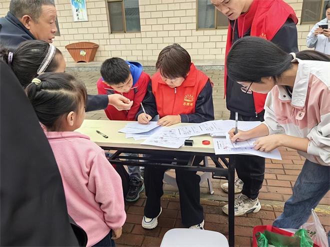 境儿童帮扶协会为14名孤困儿童送上成长礼包J9九游会金秋十月情暖屯留!长治市阳光困(图7) 境儿童帮扶协会为14名孤困儿童送上成长礼包J9九游会金秋十月情暖屯留!长治市阳光困(图7)